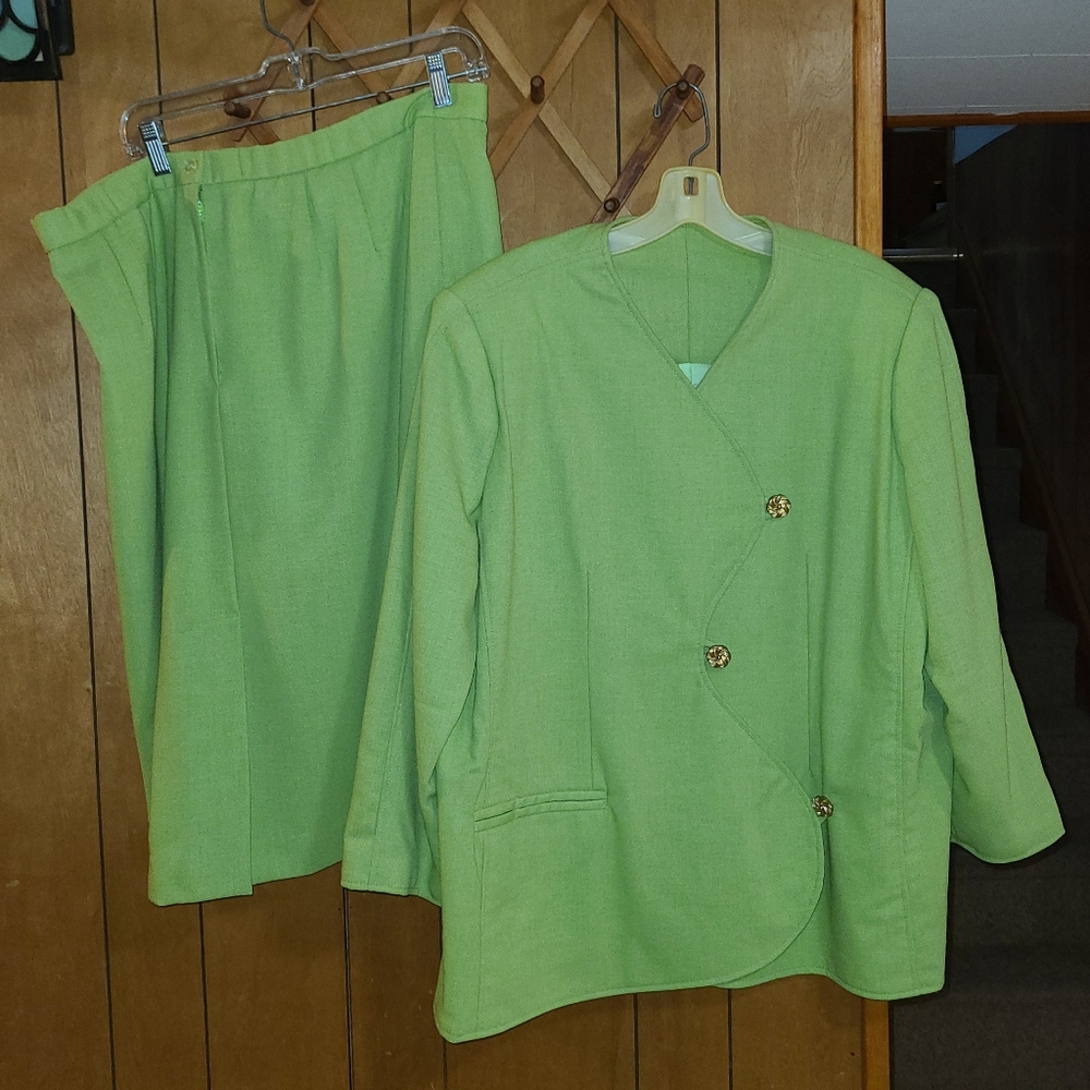 2 Piece Vintage Woman's Skirt Suit, Green